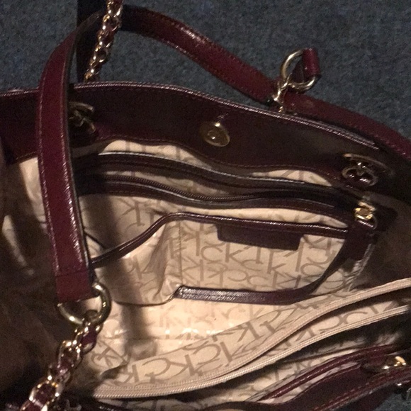 Beautiful burgundy Calvin Klein Purse - Picture 3 of 3